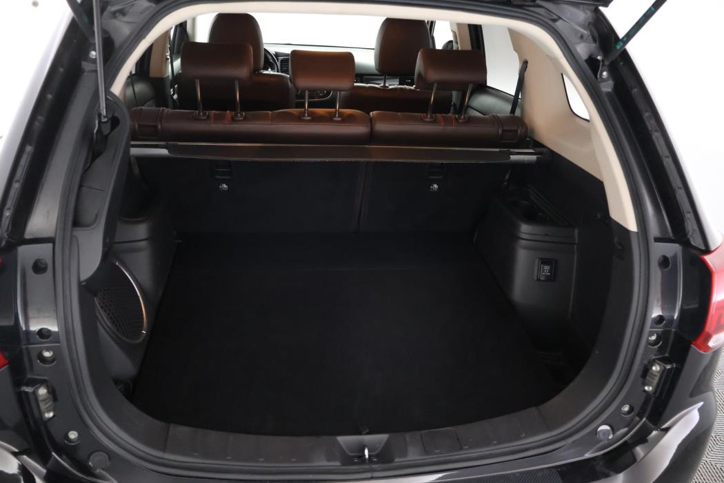 MITSUBISHI Outlander PHEV 2016