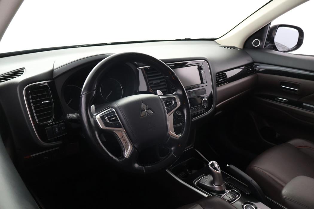 MITSUBISHI Outlander PHEV 2016