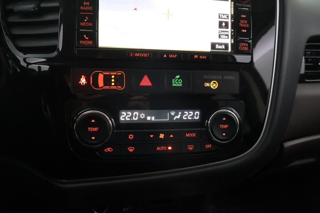 MITSUBISHI Outlander PHEV 2016