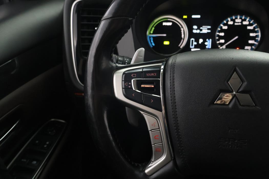 MITSUBISHI Outlander PHEV 2016