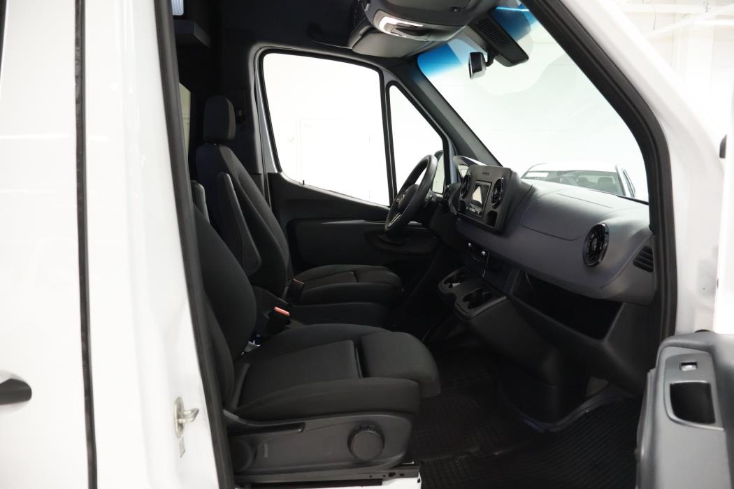 MERCEDES-BENZ Sprinter 2024