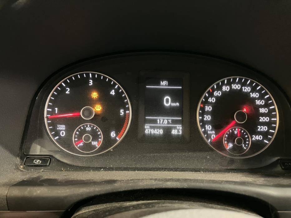 VOLKSWAGEN Touran 2011