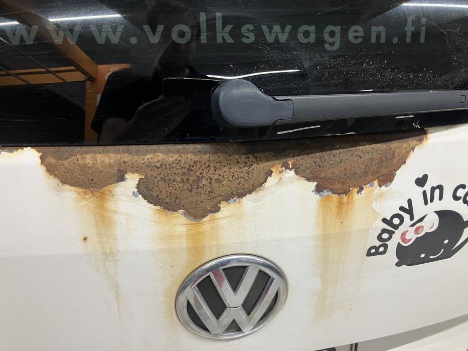 VOLKSWAGEN Touran 2011