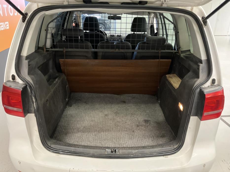 VOLKSWAGEN Touran 2011