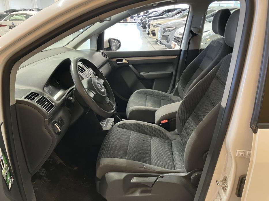 VOLKSWAGEN Touran 2011