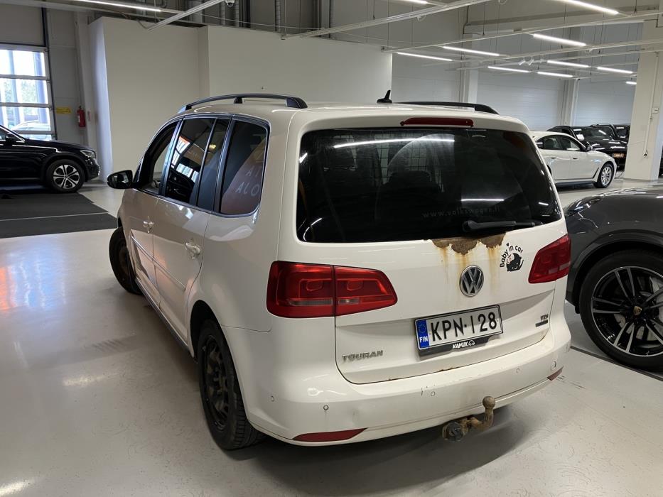 VOLKSWAGEN Touran 2011