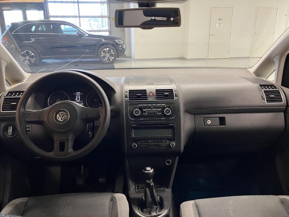VOLKSWAGEN Touran 2011
