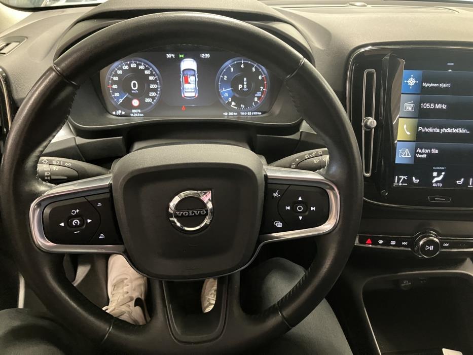 VOLVO XC40 2021