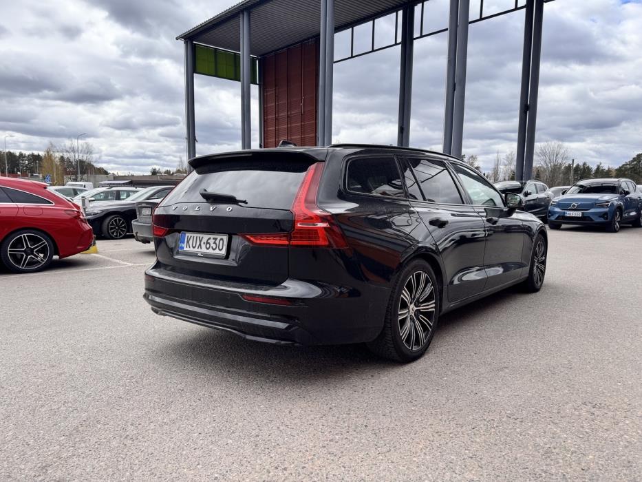 VOLVO V60 2023