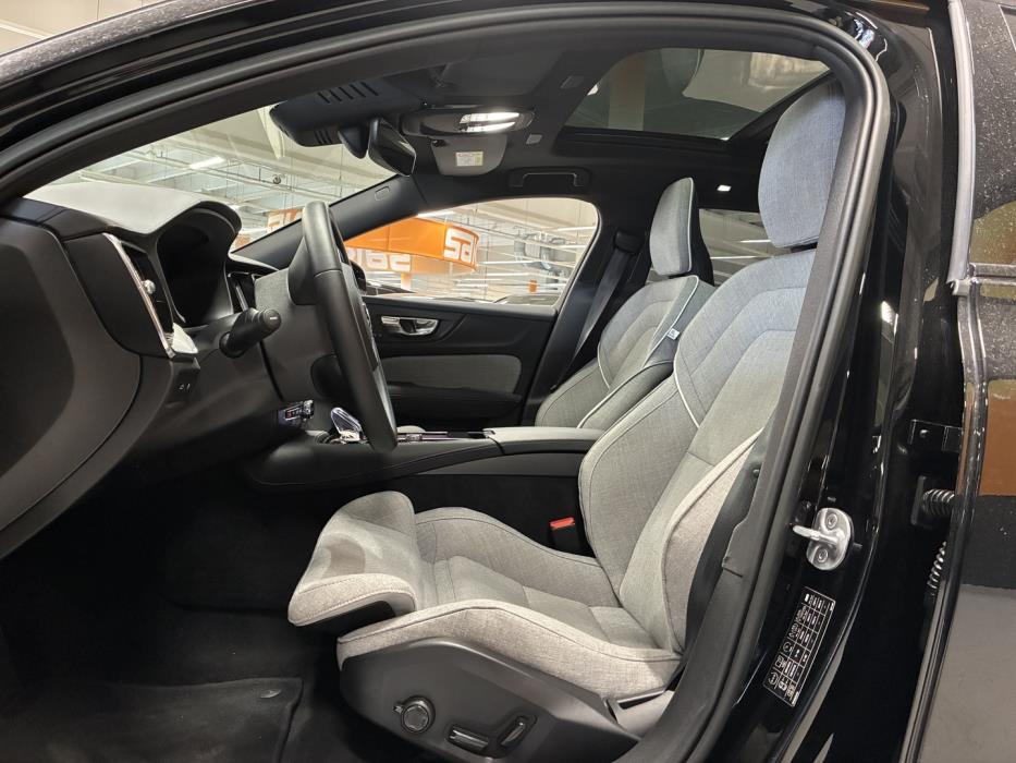 VOLVO V60 2023