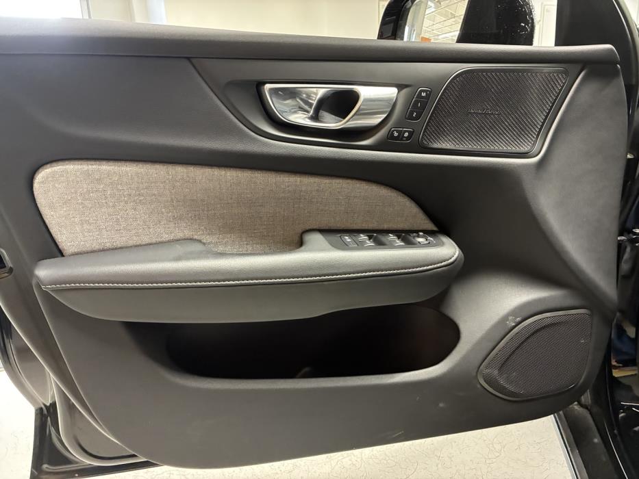 VOLVO V60 2023
