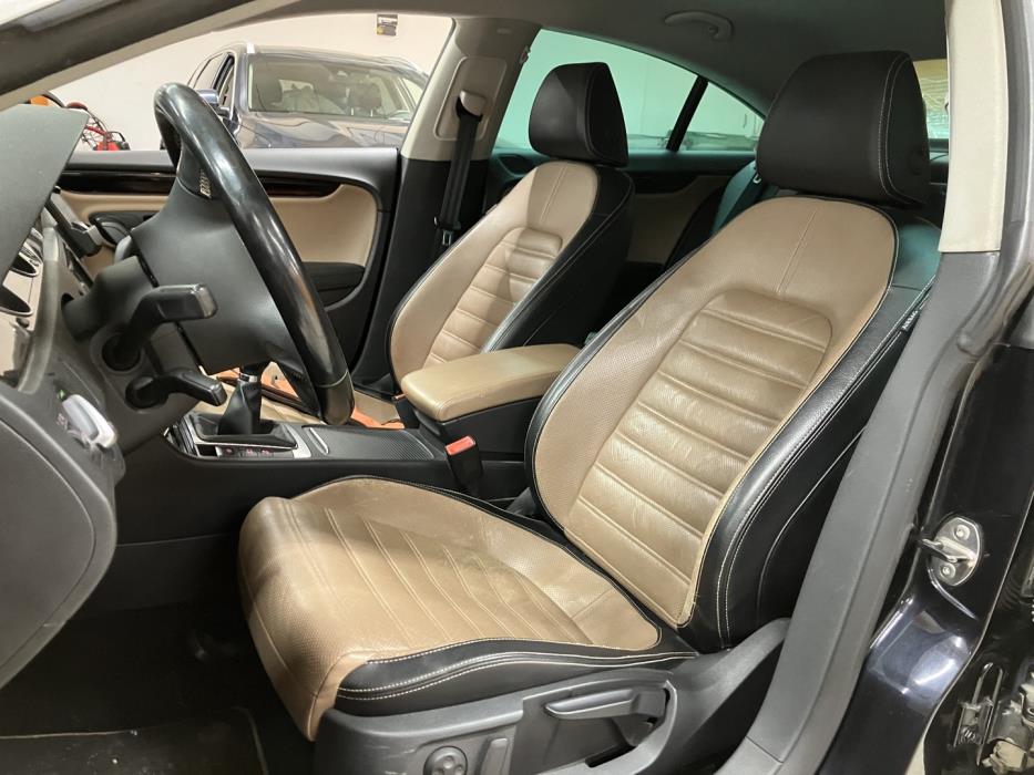 VOLKSWAGEN PASSAT CC 2011