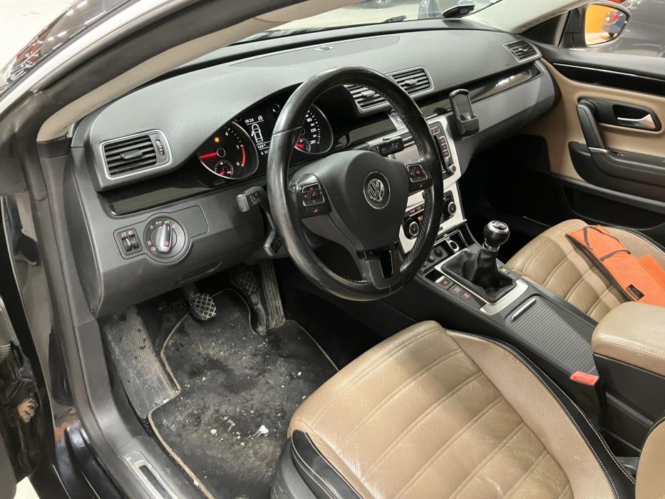 VOLKSWAGEN PASSAT CC 2011