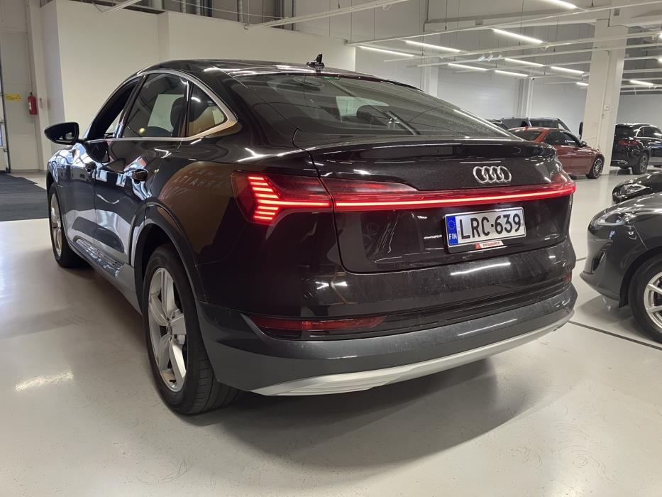 AUDI e-tron 2022