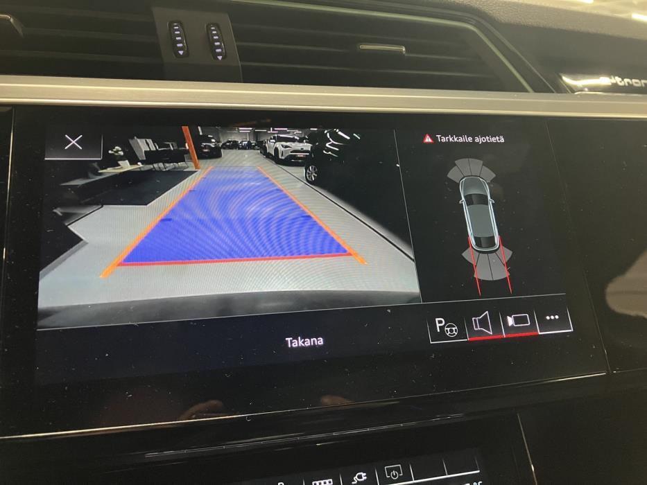 AUDI e-tron 2022