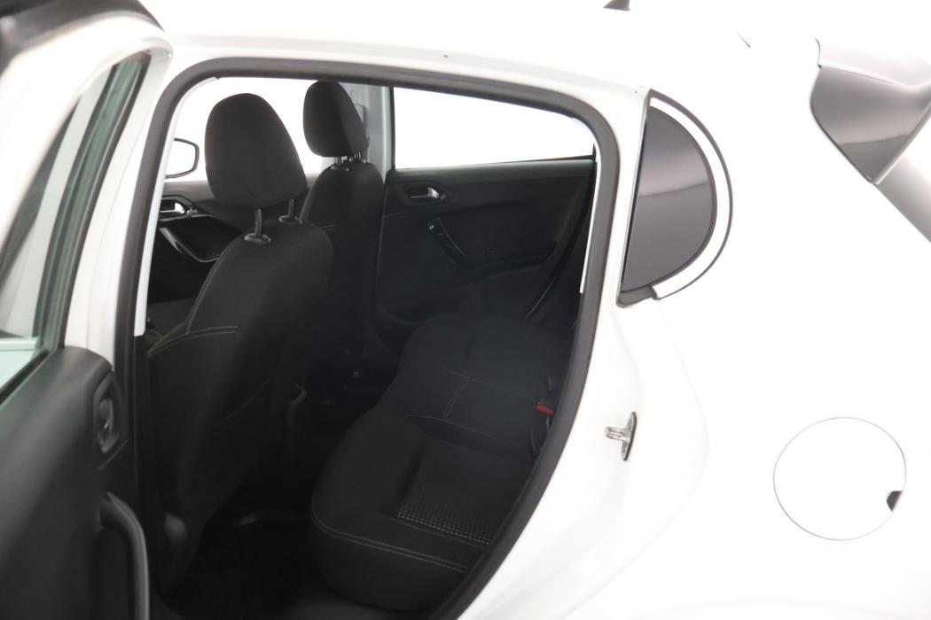 PEUGEOT 208 2017