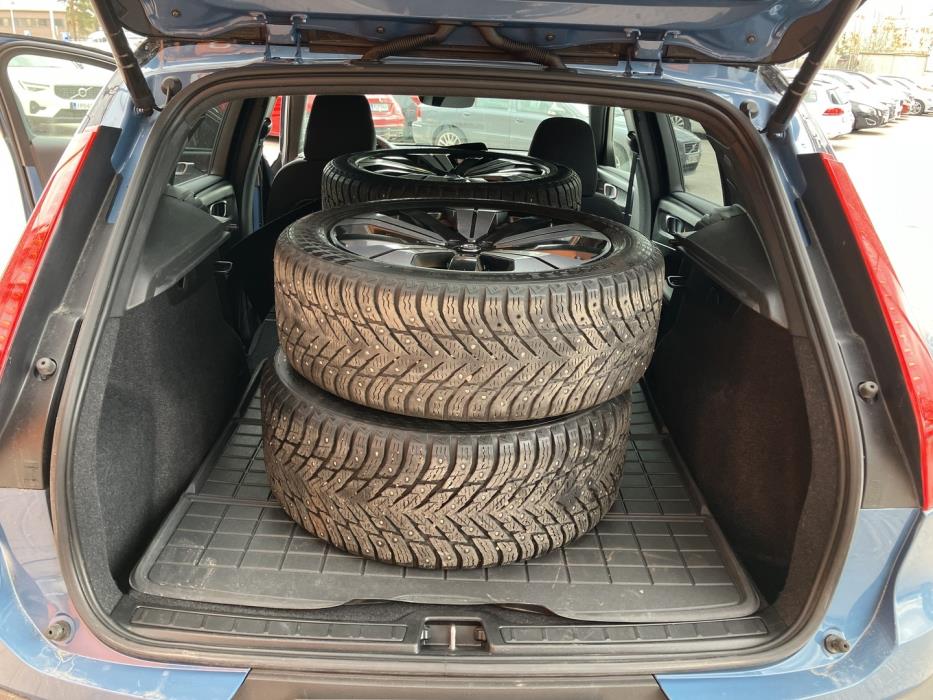 VOLVO XC40 2023