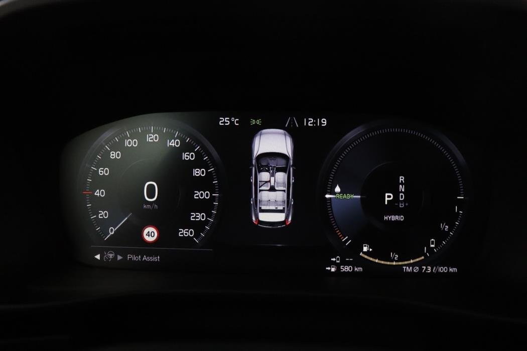VOLVO XC40 2021