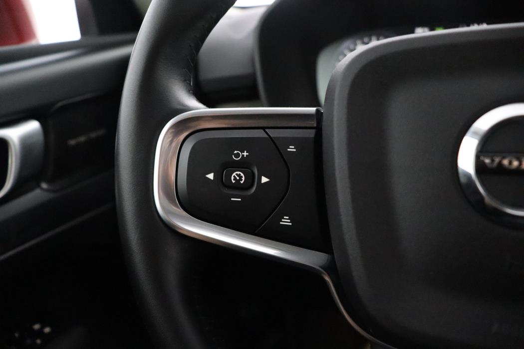 VOLVO XC40 2021