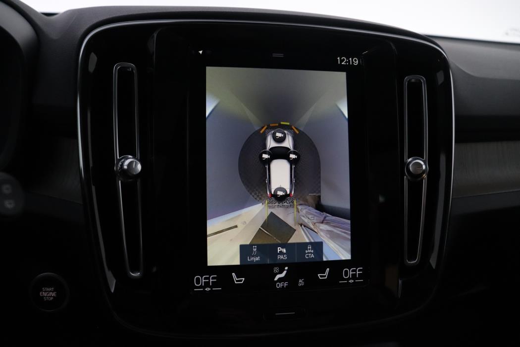 VOLVO XC40 2021