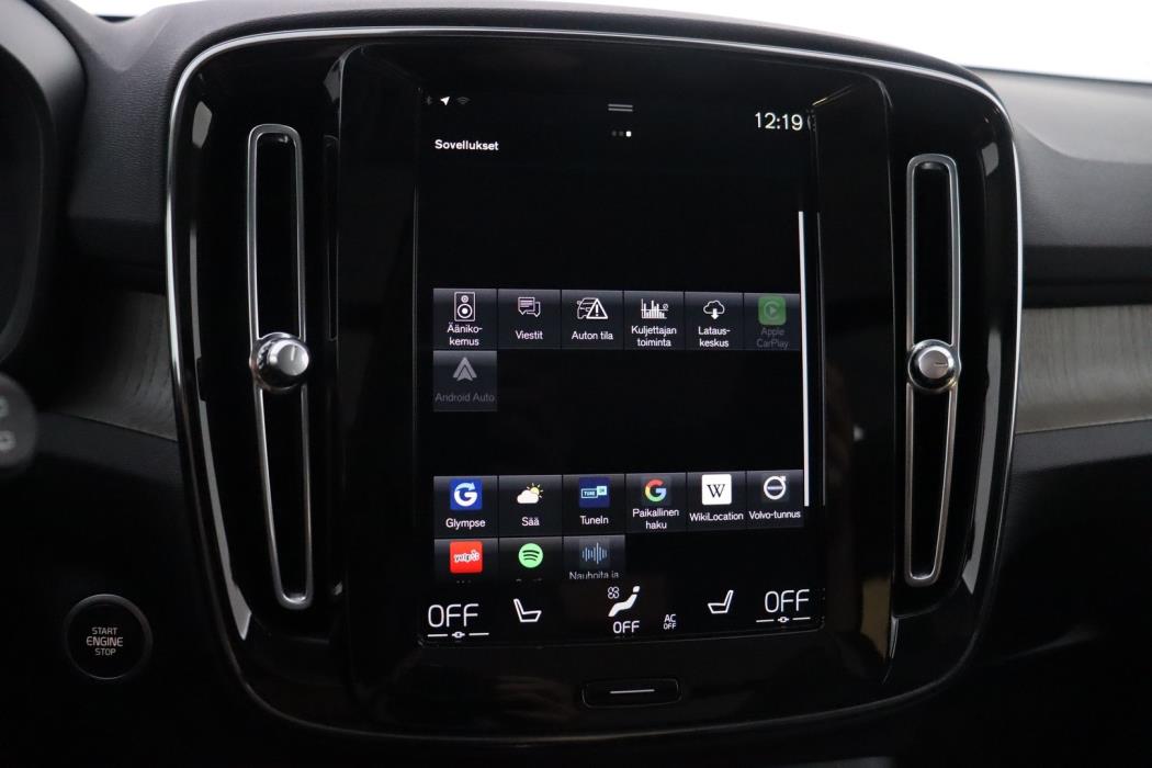 VOLVO XC40 2021