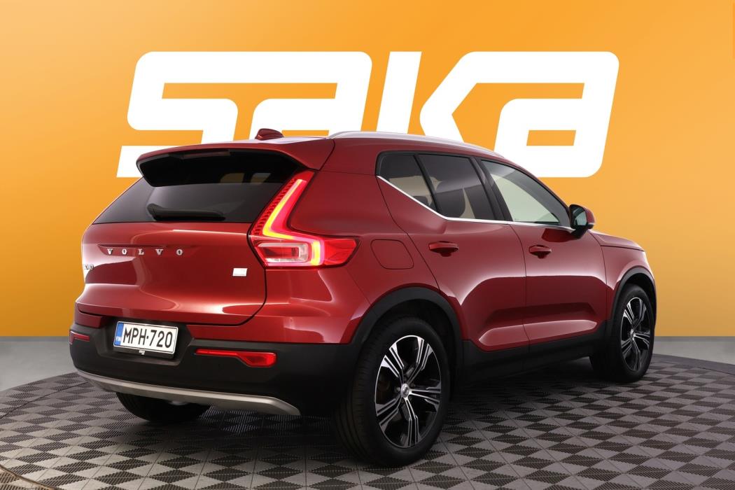 VOLVO XC40 2021
