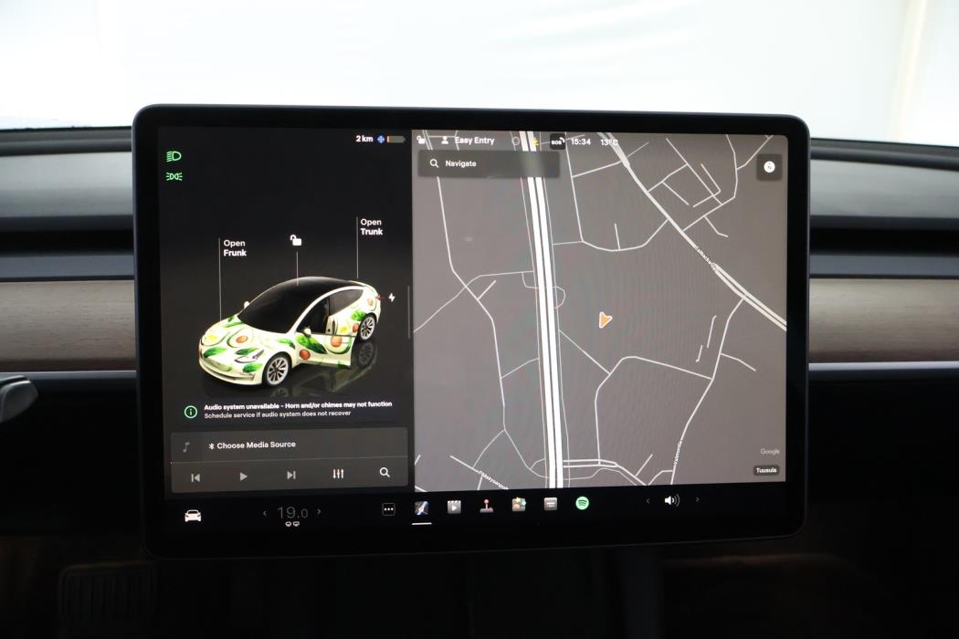 TESLA Model 3 2023