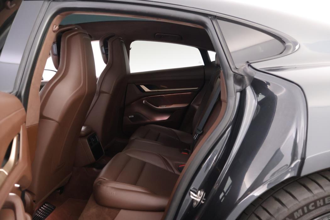 PORSCHE Taycan 2020