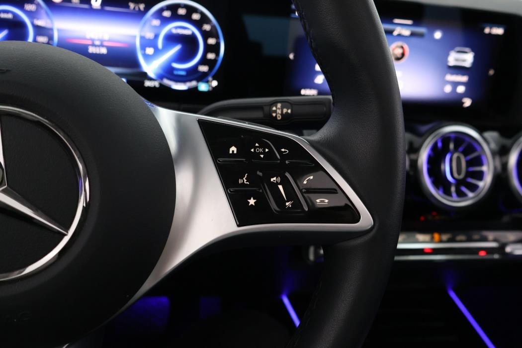 MERCEDES-BENZ EQA 2025