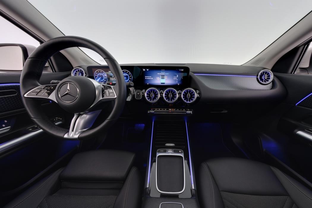 MERCEDES-BENZ EQA 2025