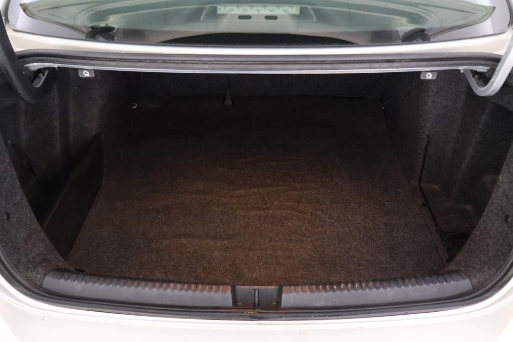 VOLKSWAGEN Jetta 2011