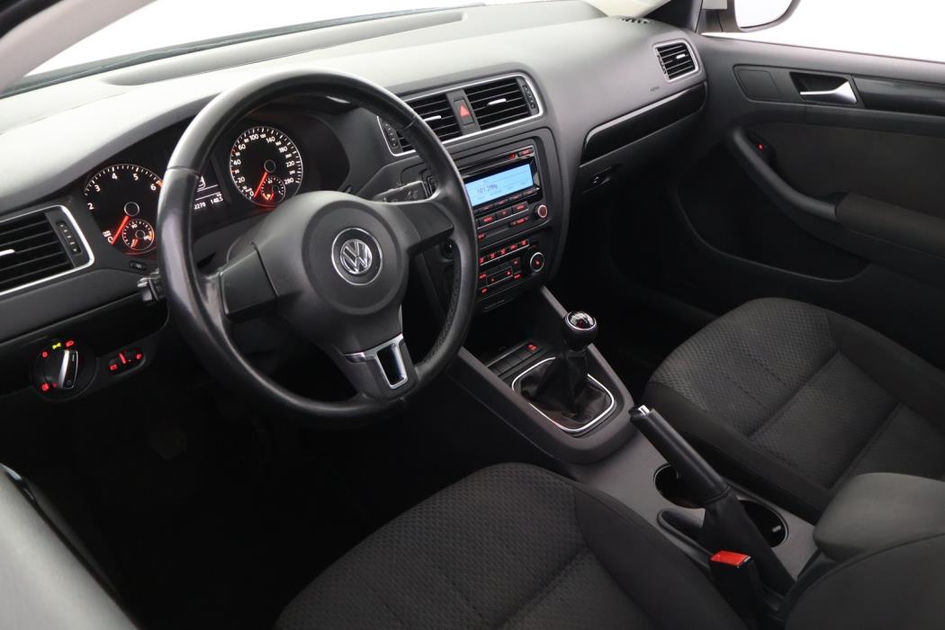 VOLKSWAGEN Jetta 2011