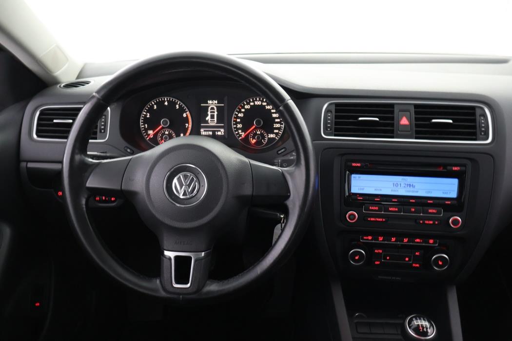 VOLKSWAGEN Jetta 2011