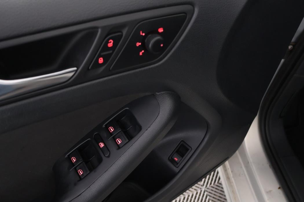 VOLKSWAGEN Jetta 2011
