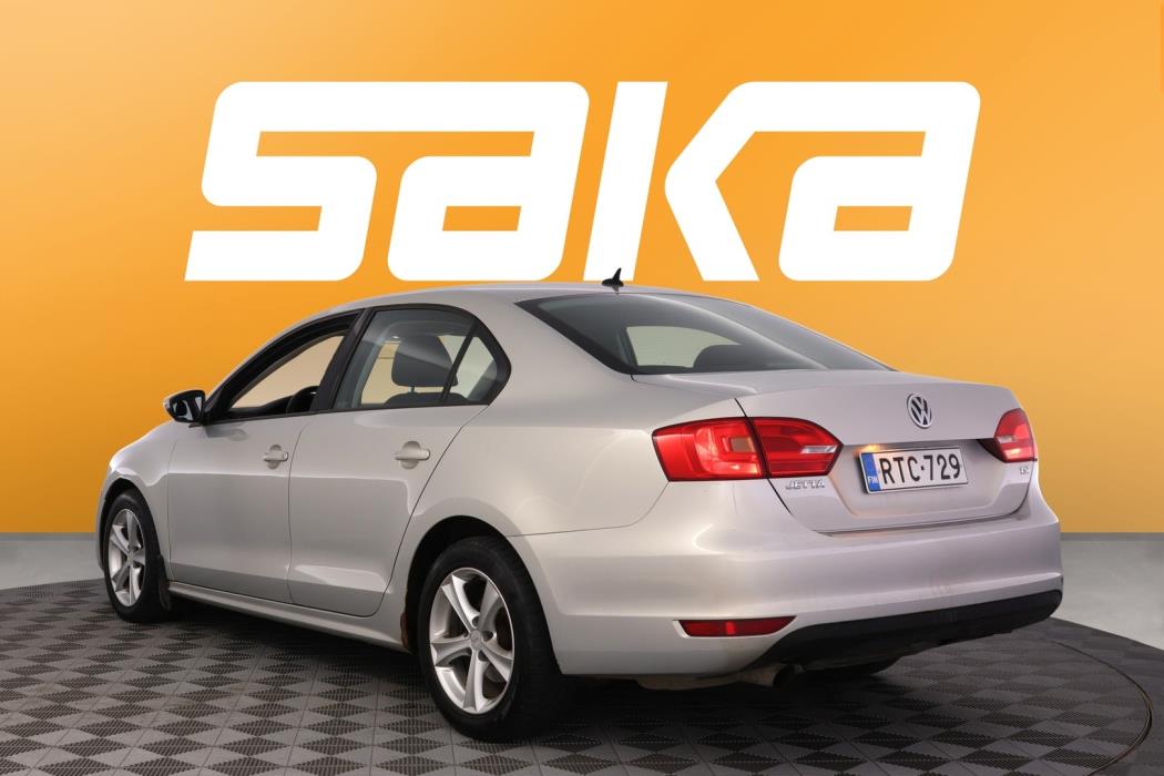 VOLKSWAGEN Jetta 2011
