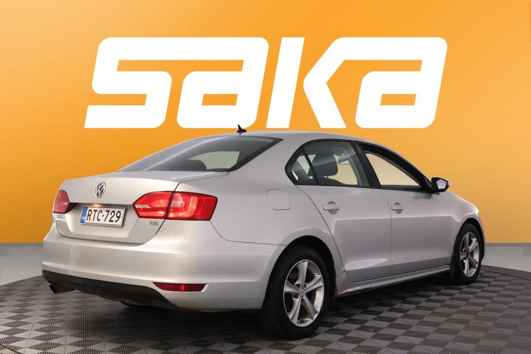 VOLKSWAGEN Jetta 2011