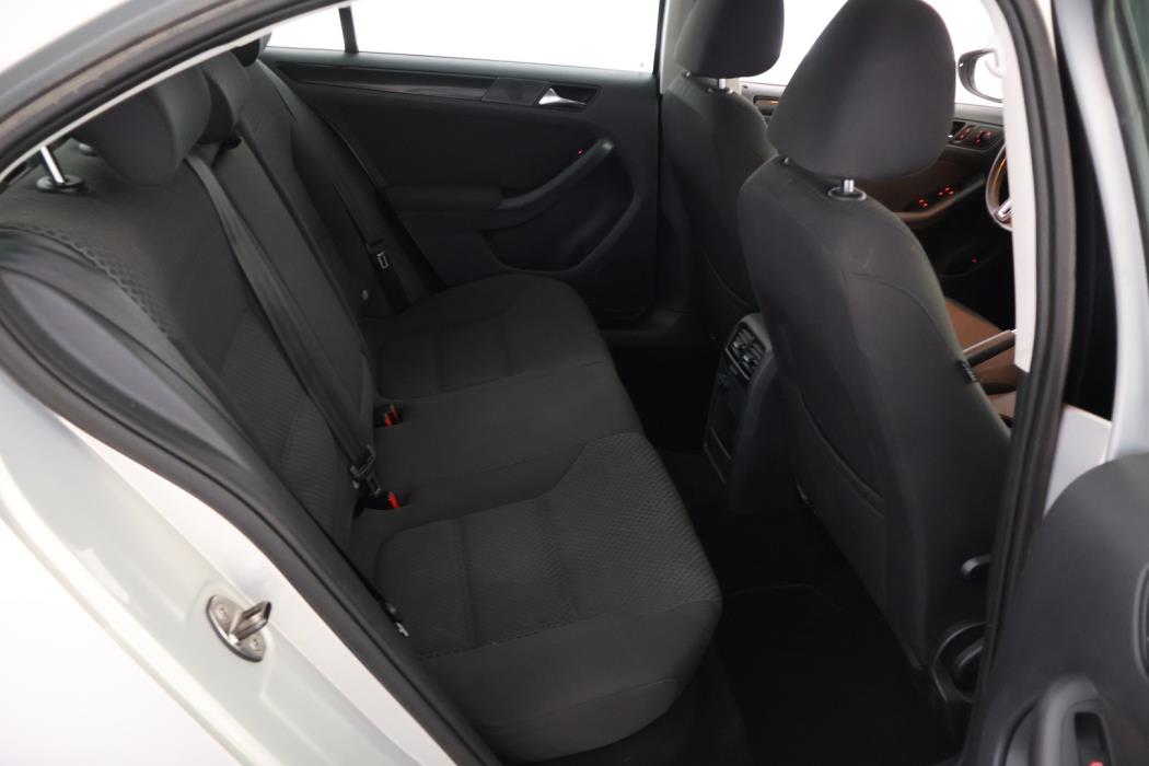 VOLKSWAGEN Jetta 2011