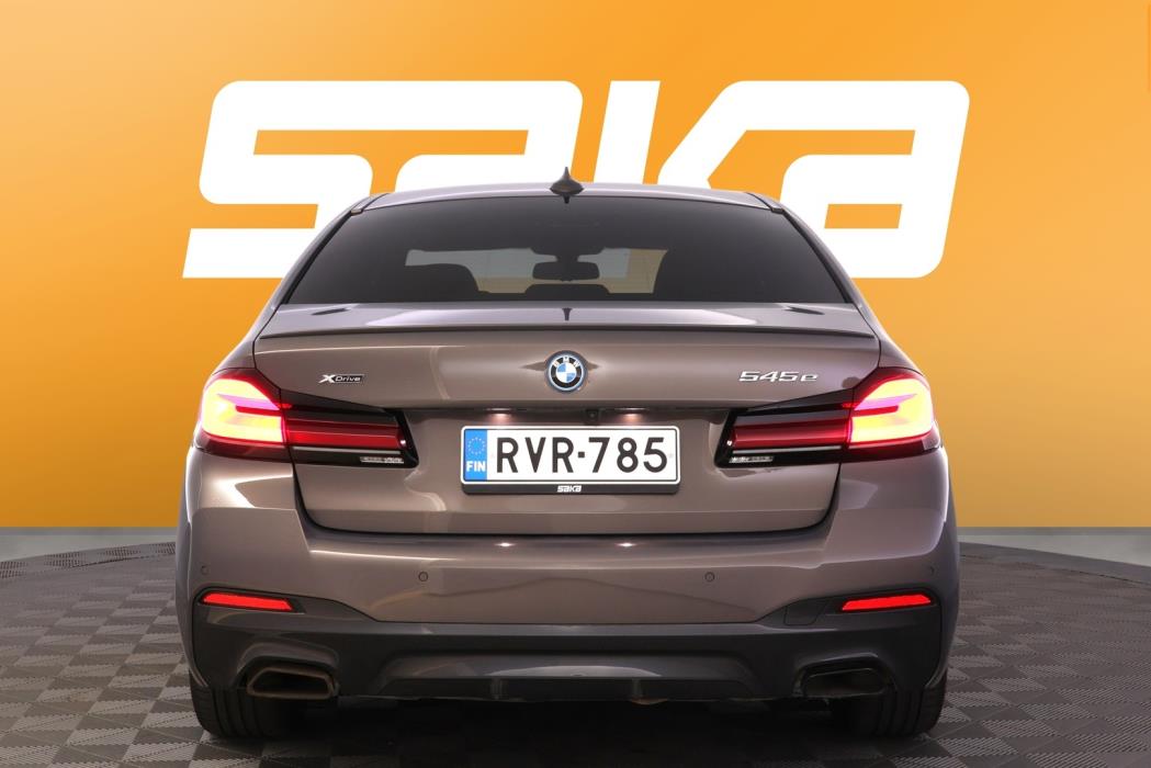 BMW 545 2022