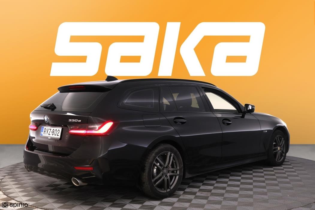 BMW 330 2022