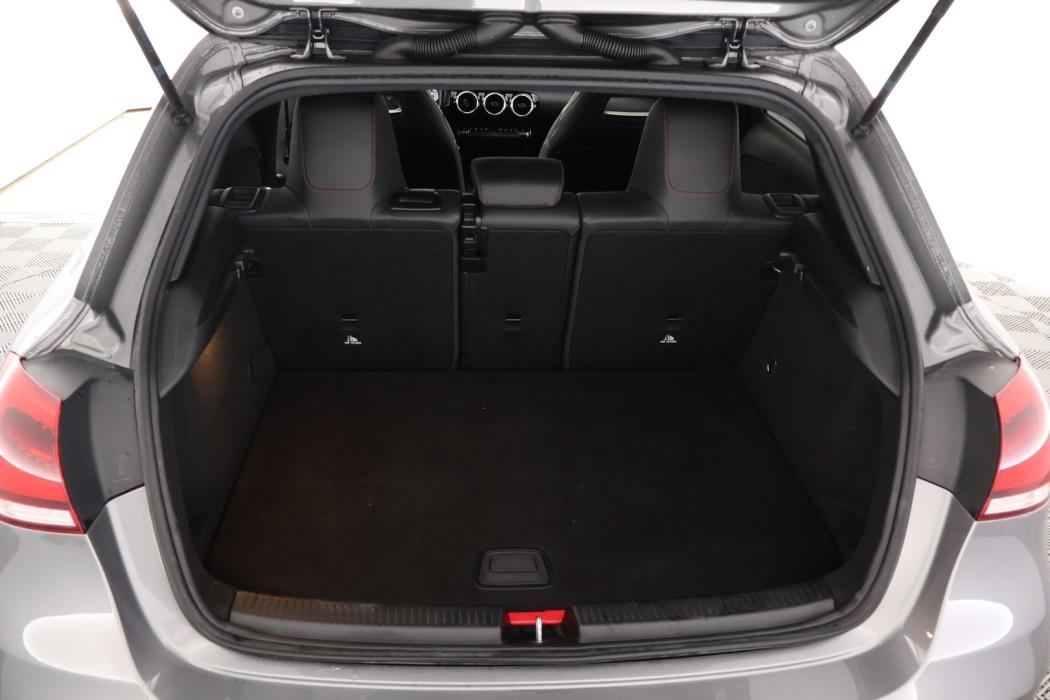 MERCEDES-BENZ A 2021