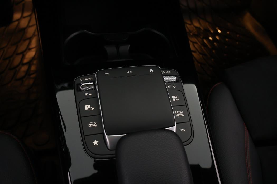 MERCEDES-BENZ A 2021