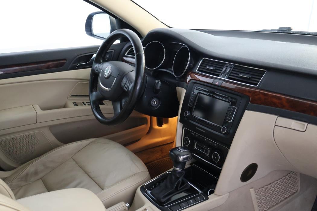 SKODA Superb 2010