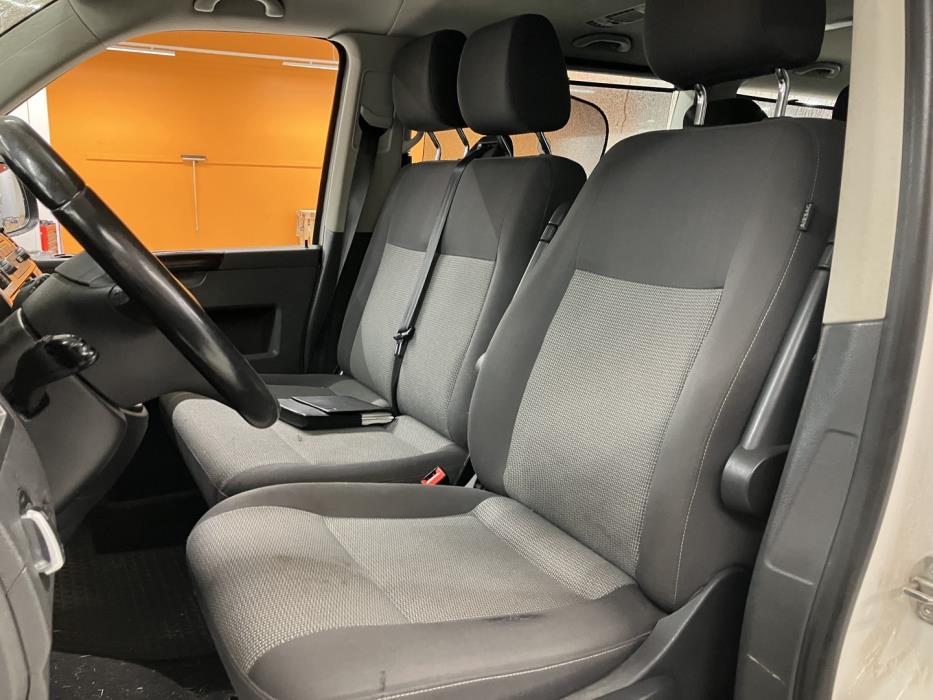 VOLKSWAGEN Caravelle 2015
