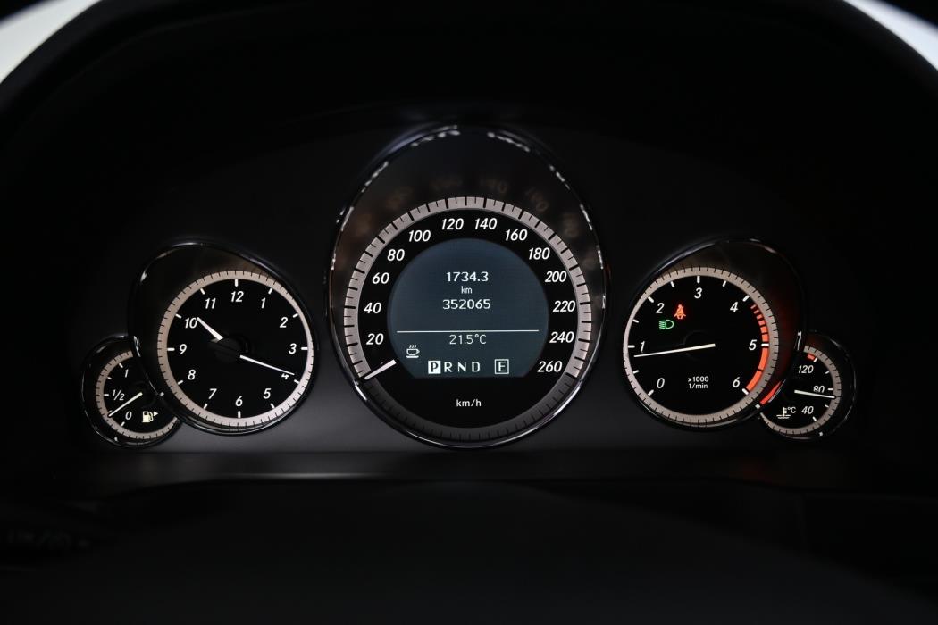 MERCEDES-BENZ E 2011