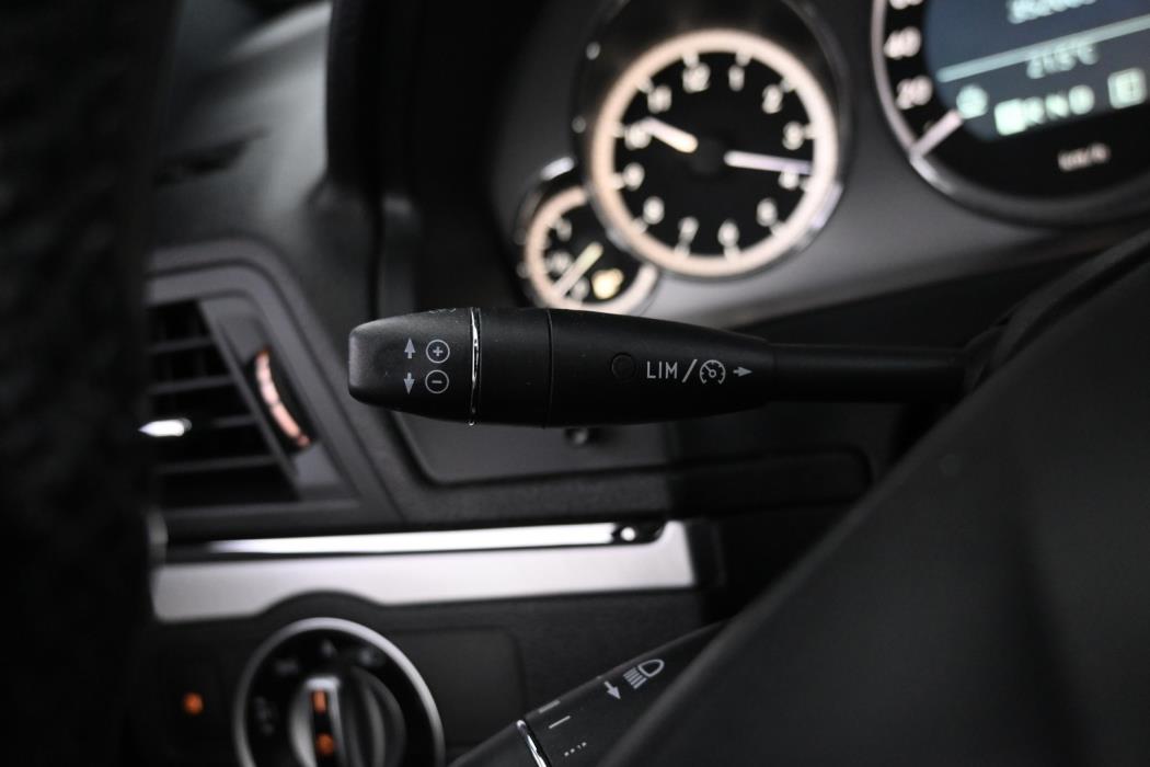 MERCEDES-BENZ E 2011