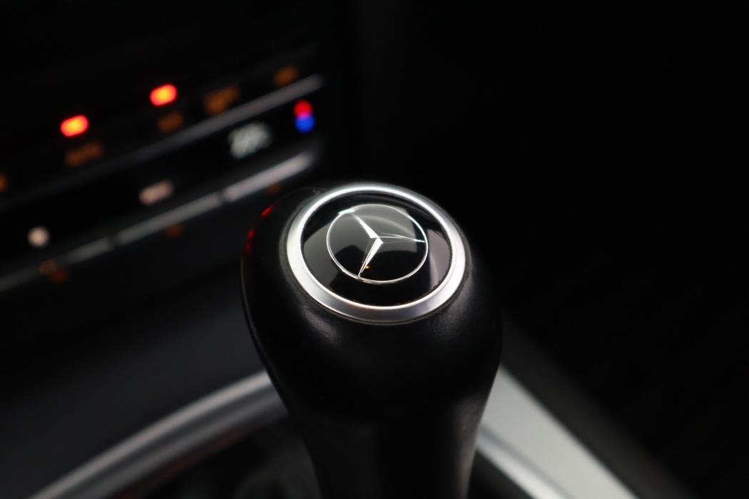 MERCEDES-BENZ E 2011