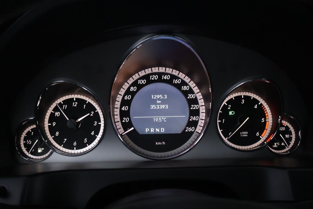 MERCEDES-BENZ E 2011