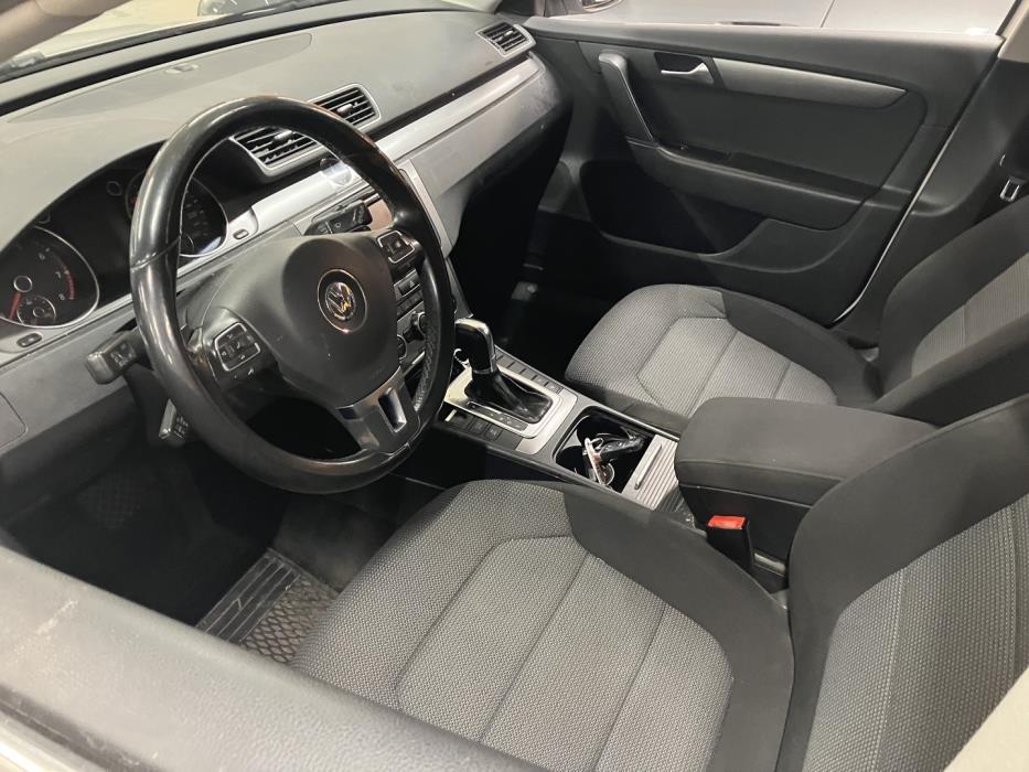 VOLKSWAGEN Passat 2012