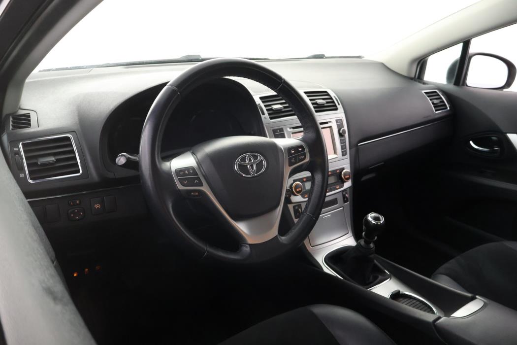 TOYOTA Avensis 2014