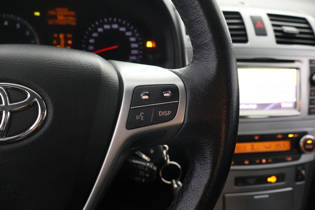 TOYOTA Avensis 2014
